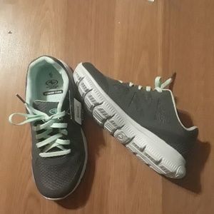 Memory foam tennis shoes. Never worn.